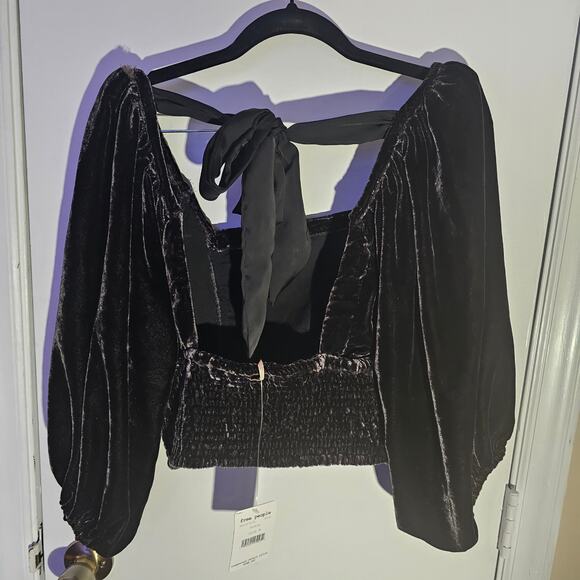 NwT Free People Marie Velvet Puff Sleeve Crop Top in Black Sz Med Boho Gothic - Picture 4 of 7